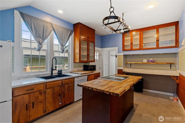 626 Eklund Avenue, Hoquiam, WA 98550