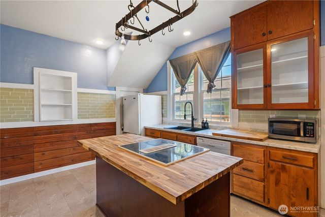 626 Eklund Avenue, Hoquiam, WA 98550