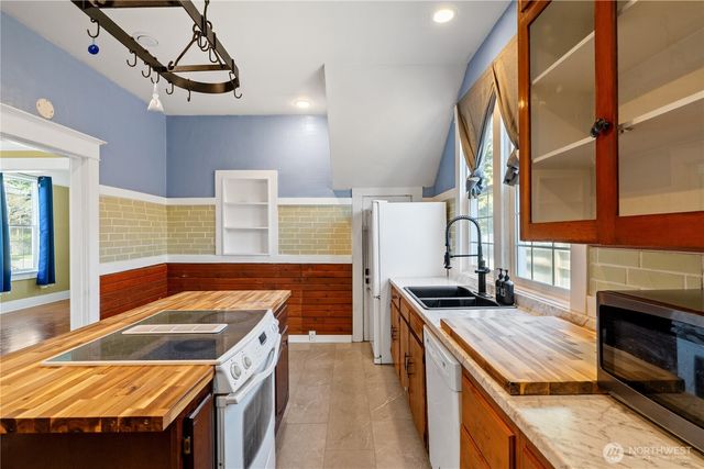 626 Eklund Avenue, Hoquiam, WA 98550