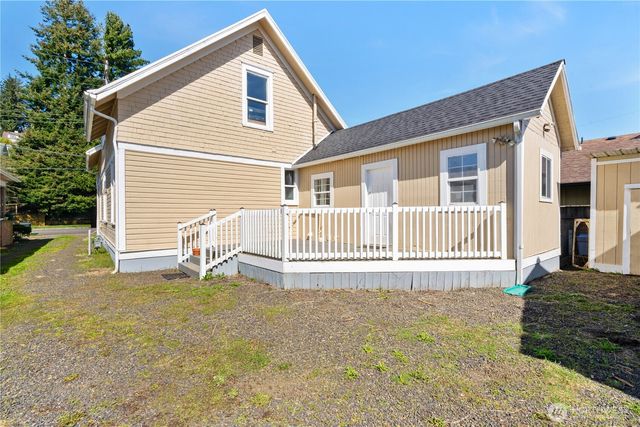 626 Eklund Avenue, Hoquiam, WA 98550