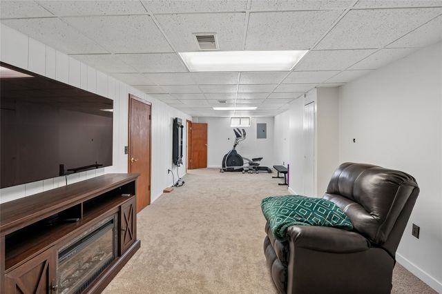 6115 Gordon Avenue, Des Moines, IA 50312