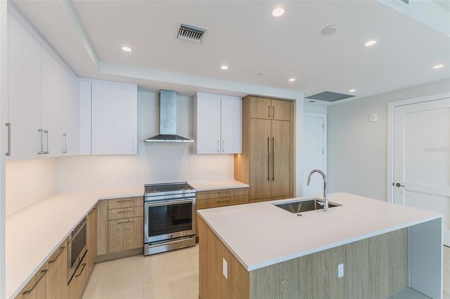 275 1ST AVENUE S 3908, St Petersburg, FL 33701