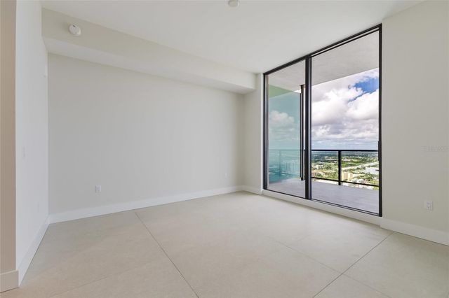275 1ST AVENUE S 3908, St Petersburg, FL 33701