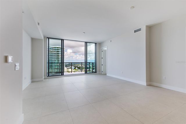 275 1ST AVENUE S 3908, St Petersburg, FL 33701