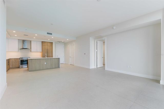 275 1ST AVENUE S 3908, St Petersburg, FL 33701