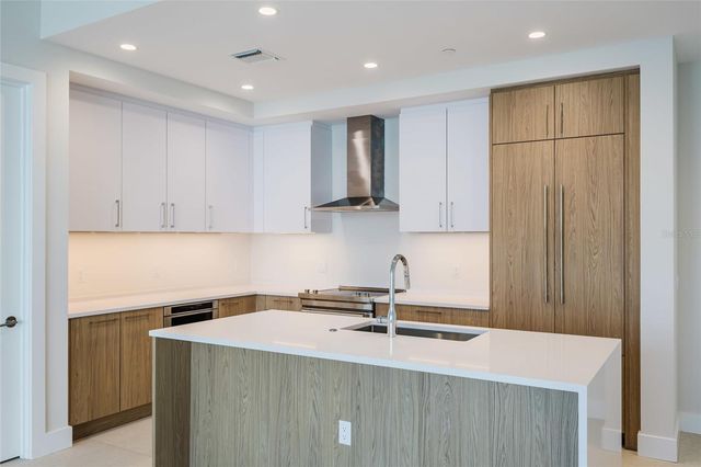 275 1ST AVENUE S 3908, St Petersburg, FL 33701