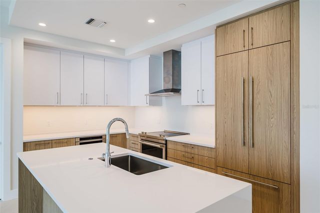 275 1ST AVENUE S 3908, St Petersburg, FL 33701