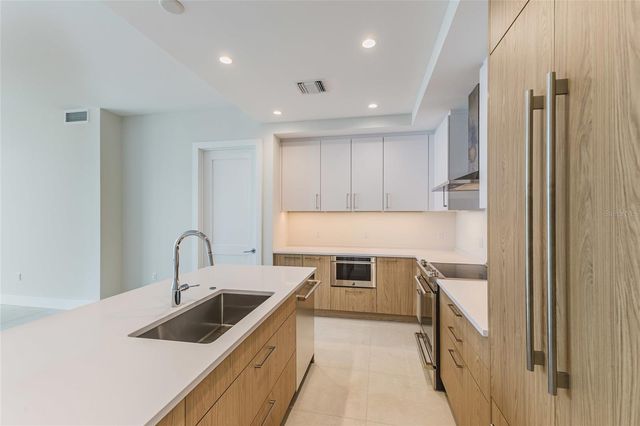 275 1ST AVENUE S 3908, St Petersburg, FL 33701