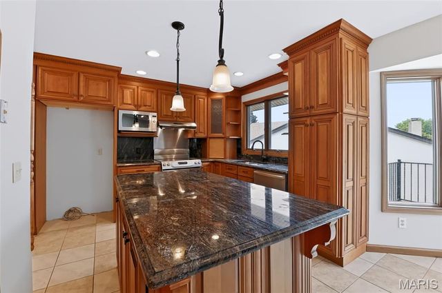 12 Meadow Crest Court, St Charles, MO 63303