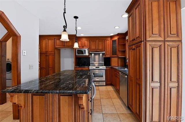 12 Meadow Crest Court, St Charles, MO 63303