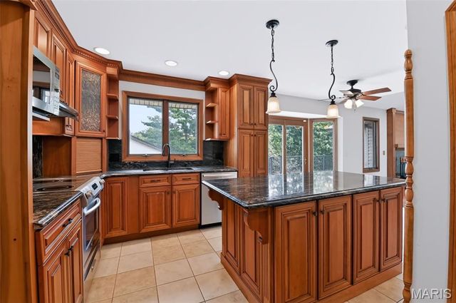 12 Meadow Crest Court, St Charles, MO 63303