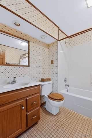12 Meadow Crest Court, St Charles, MO 63303