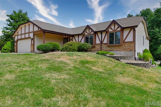 12 Meadow Crest Court, St Charles, MO 63303