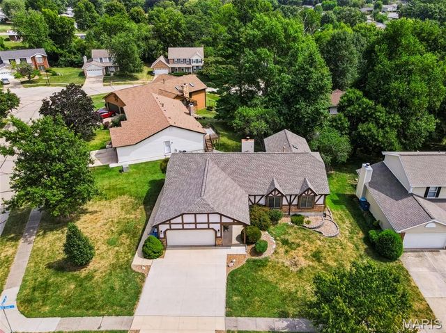 12 Meadow Crest Court, St Charles, MO 63303