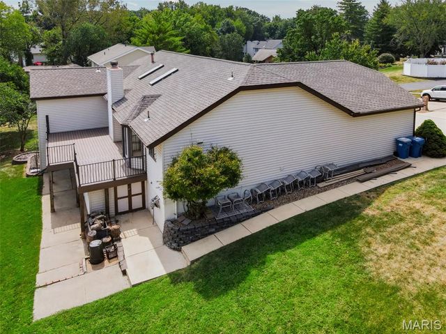 12 Meadow Crest Court, St Charles, MO 63303