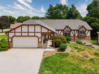 12 Meadow Crest Court, St Charles, MO 63303