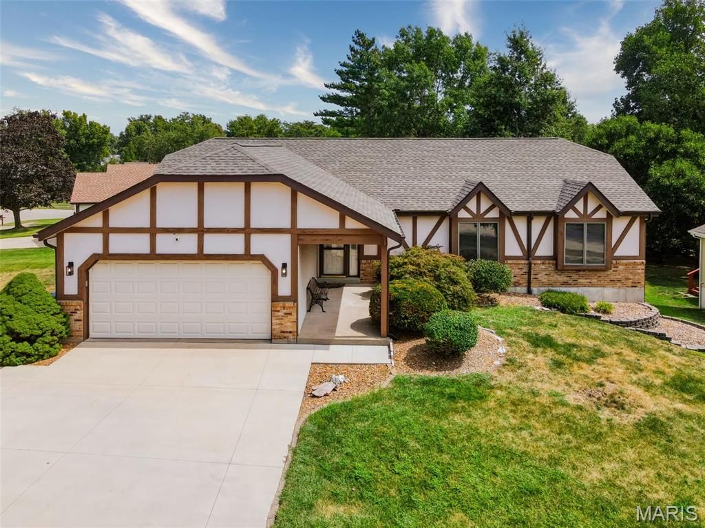 12 Meadow Crest Court, St Charles, MO 63303