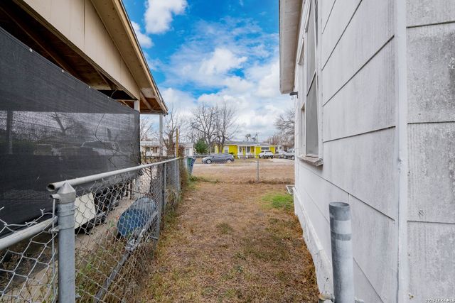 227 Southway Dr, San Antonio, TX 78225