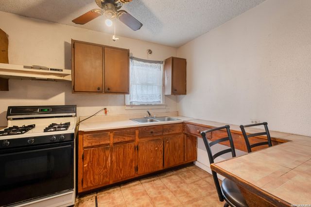 227 Southway Dr, San Antonio, TX 78225