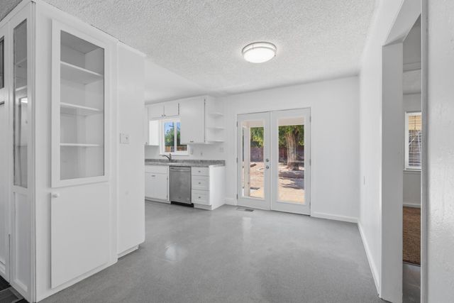 2205 Middleberry Rd, Sacramento, CA 95815
