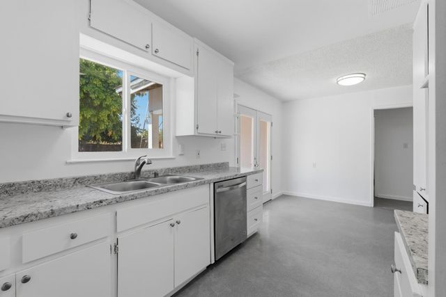 2205 Middleberry Rd, Sacramento, CA 95815