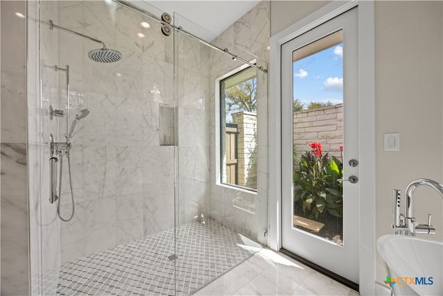 1410 E Creekview Drive, Salado, TX 76571