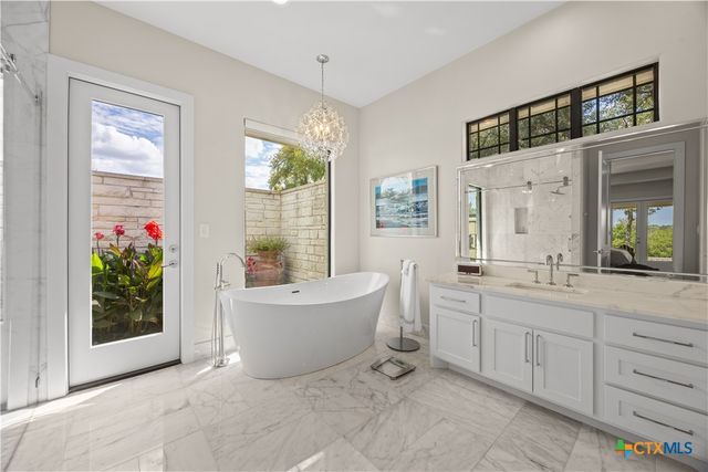 1410 E Creekview Drive, Salado, TX 76571