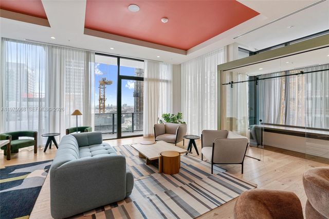 11 NE 6th St 2104, Miami, FL 33132