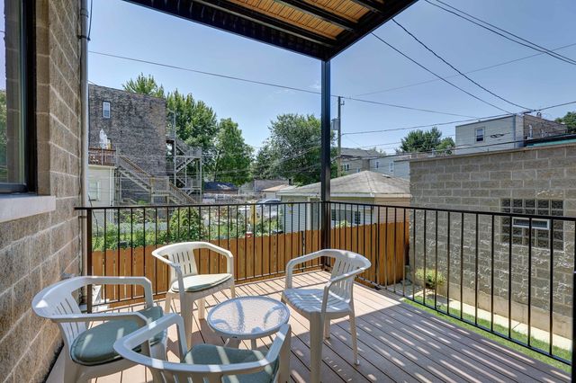 938 N Washtenaw Avenue, Chicago, IL 60622