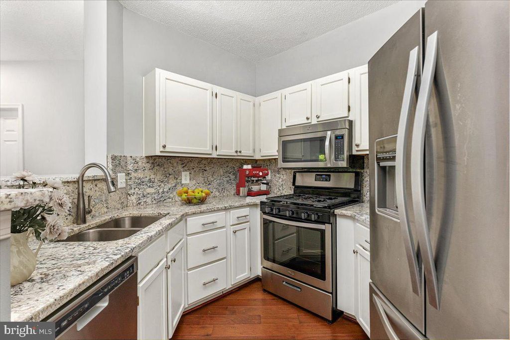 14309 CLIMBING ROSE WAY #204, Centreville, VA 20121