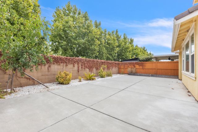 9749 Philta Way, Elk Grove, CA 95757