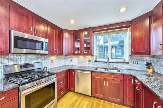 209 Commonwealth Avenue 3E, Newton, MA 02467