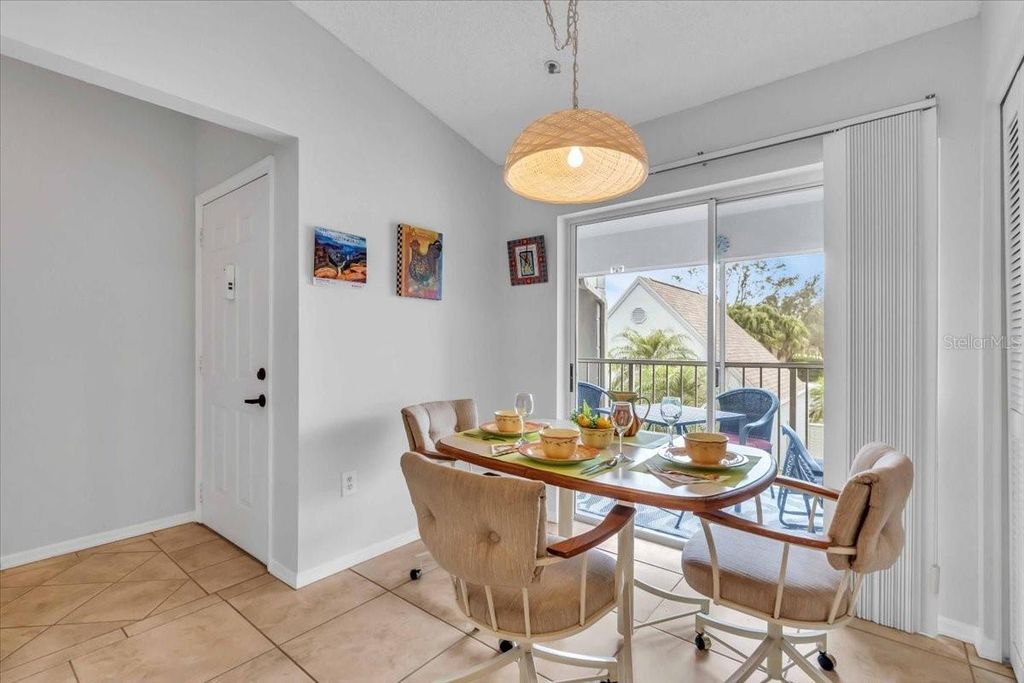 Image 5 of property listing at 6807 STONE RIVER ROAD 204, Bradenton, FL 34203