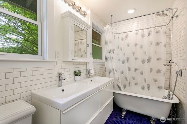 4434 137th Avenue NE, Bellevue, WA 98005