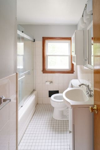 367 Lynnfield St, Peabody, MA 01960