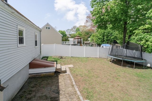 367 Lynnfield St, Peabody, MA 01960