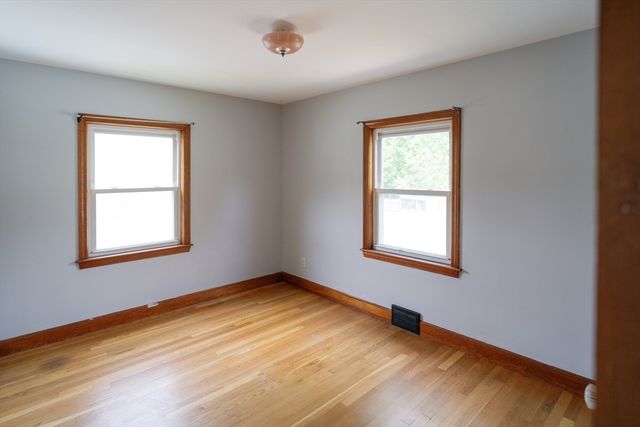 367 Lynnfield St, Peabody, MA 01960