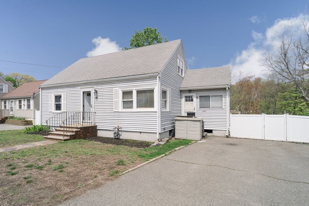 367 Lynnfield St, Peabody, MA 01960