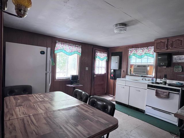 1 Spring Street, Hillsborough, NH 03244