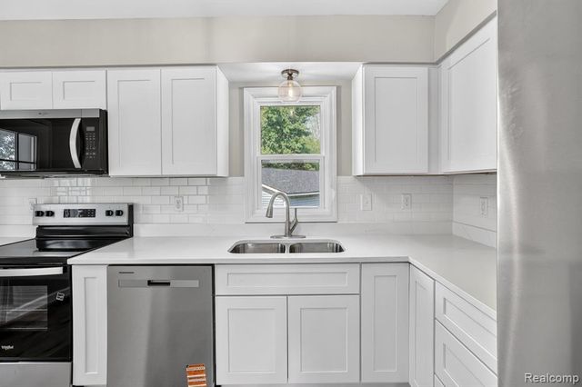 1215 N Oak Road, Davison, MI 48423