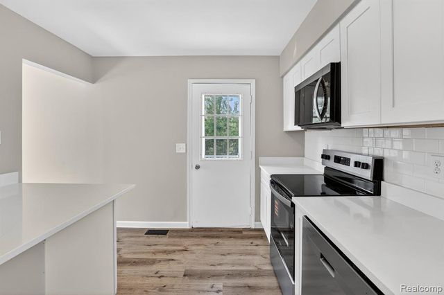 1215 N Oak Road, Davison, MI 48423