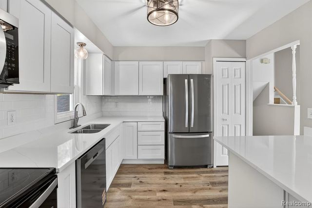 1215 N Oak Road, Davison, MI 48423