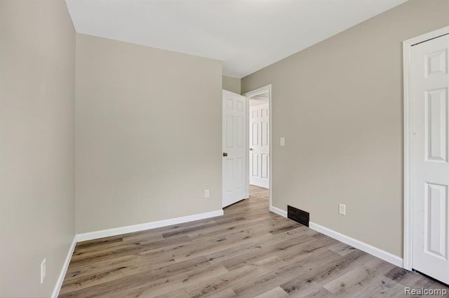1215 N Oak Road, Davison, MI 48423