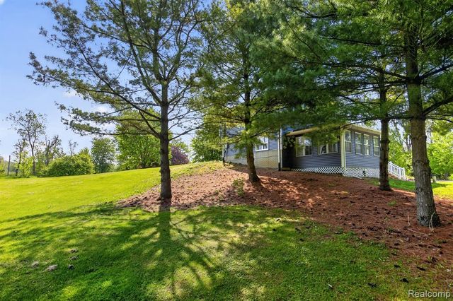 1215 N Oak Road, Davison, MI 48423