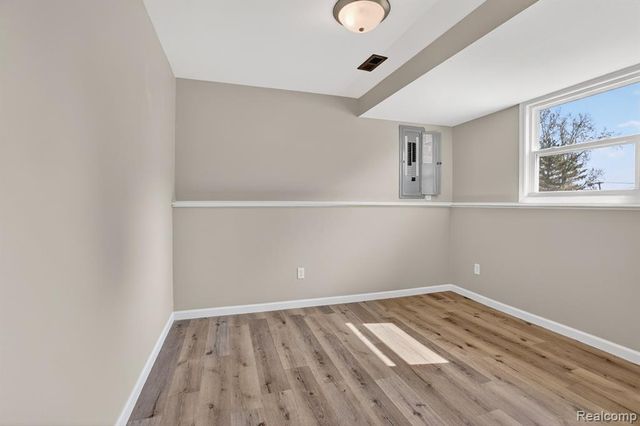 1215 N Oak Road, Davison, MI 48423