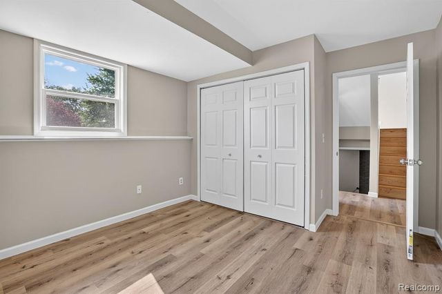 1215 N Oak Road, Davison, MI 48423