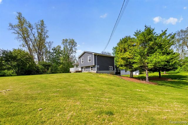 1215 N Oak Road, Davison, MI 48423