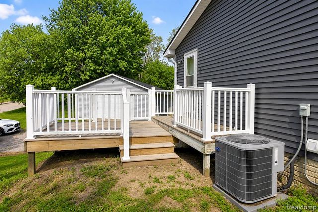1215 N Oak Road, Davison, MI 48423