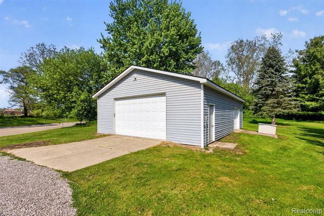 1215 N Oak Road, Davison, MI 48423