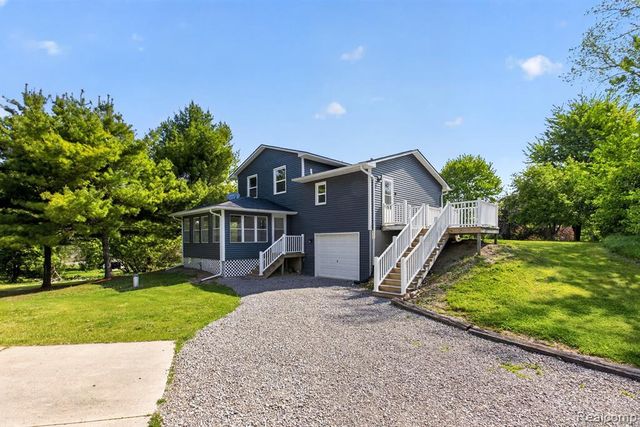 1215 N Oak Road, Davison, MI 48423